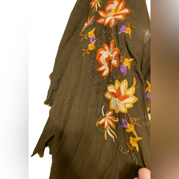 Umgee Floral Embroidered Wrap Shawl Topper - Picture 4 of 9